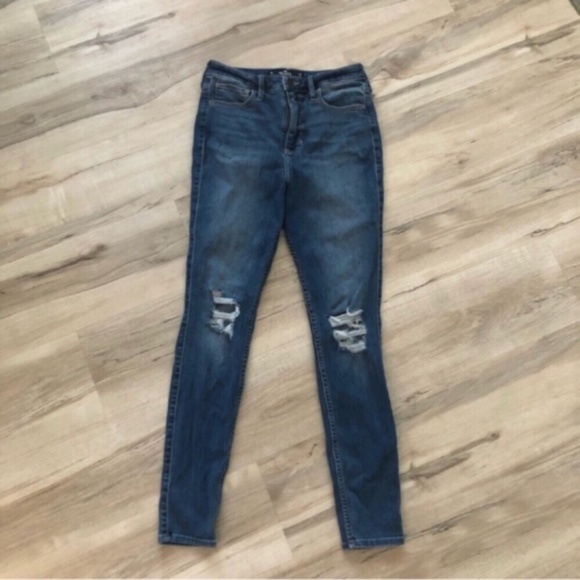 Hollister Women's Blue Distressed Straight Leg Jeans - Picture 1 of 8